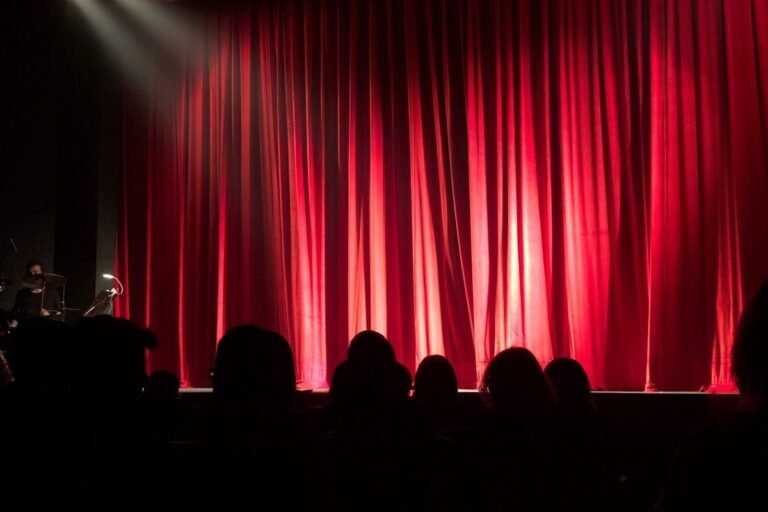 Comédies musicales Off Broadway à New York : Le guide insider pour 2026